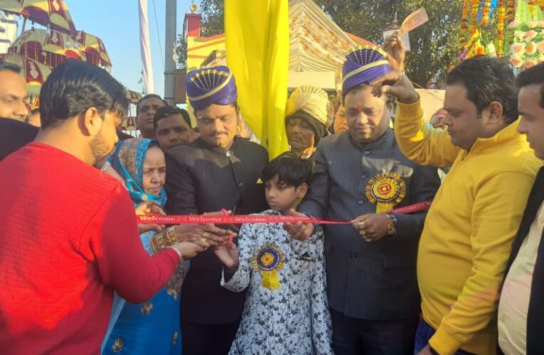 भगवानपुर में संत रविदास जयंती के अवसर पर आज कस्बे में धूमधाम से शोभायात्रा निकाली गई। शोभायात्रा संत रविदास मंदिर से शुरू होकर पूरे कस्बे से निकाली गई